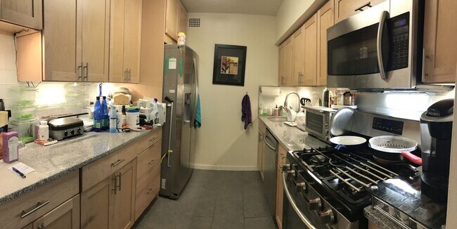 Building Photo - 99 Pond Ave