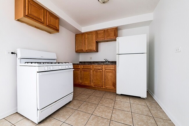 Building Photo - 14138 S School St Riverdale, IL 60827