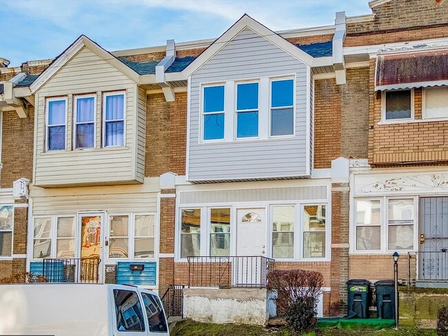 Primary Photo - 6082 Chester Ave