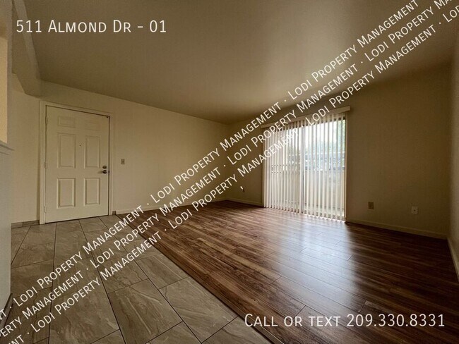 Building Photo - 511 Almond Dr