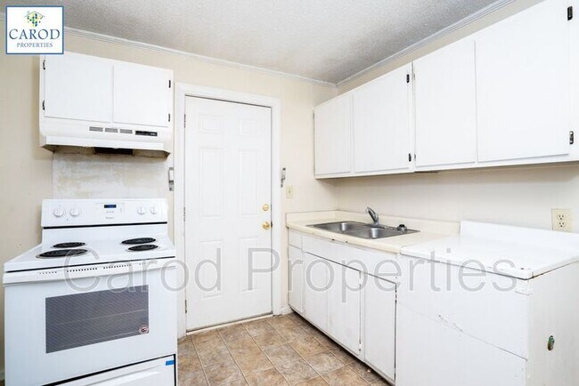 Building Photo - 847 Broad Ave