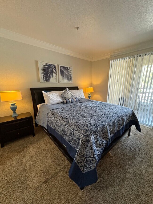 Building Photo - Spacious fully furnished 1 bedroom condo l...