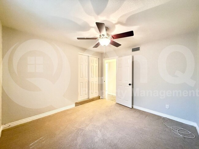 Building Photo - 5539 E Bloomfield Rd