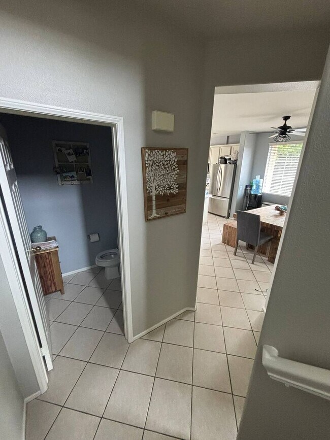 Building Photo - 3 BD/ 2.5 BA SHORT-TERM FURNISHED TOWNHOME...