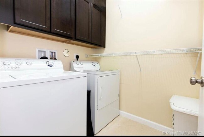 Building Photo - 2917 Cascada Isle Way