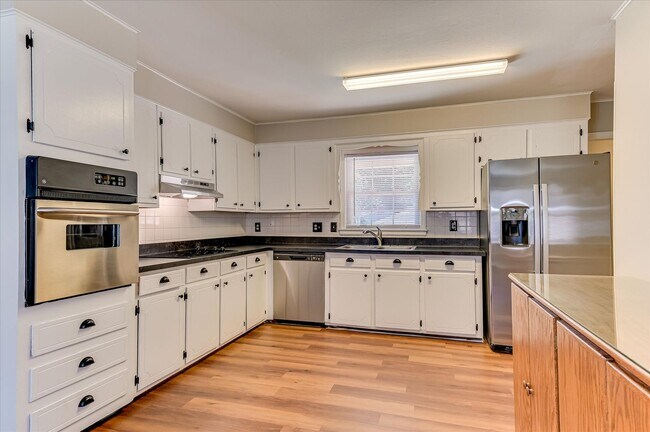 Building Photo - 2705 Bolling Rd