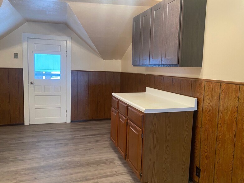 Building Photo - 77 Aurora St