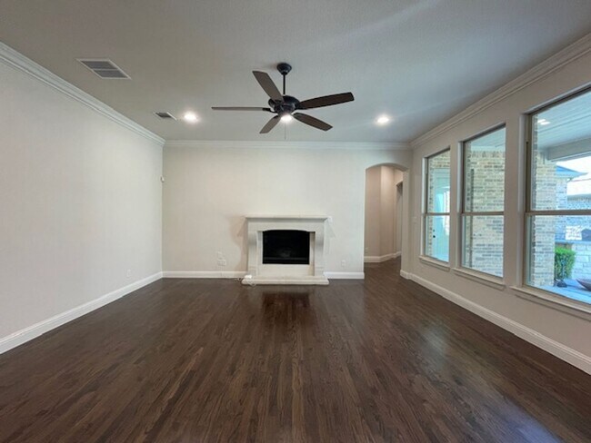 Building Photo - 1605 Le Mans Ln