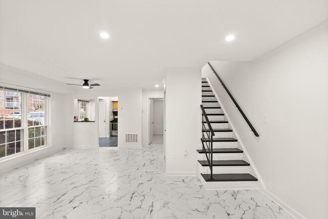 Building Photo - 1949 Kennedy Dr