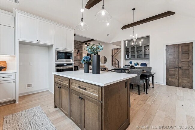 Building Photo - 5 Bed | 5 Bath House