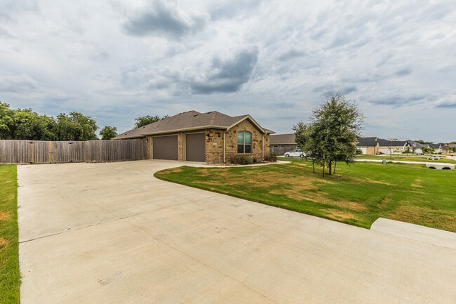 Building Photo - 222 Sand Flat Ln