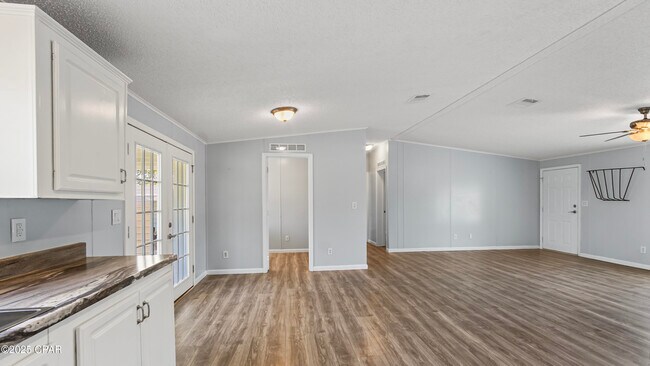 Building Photo - 12808 Clear Creek Rd