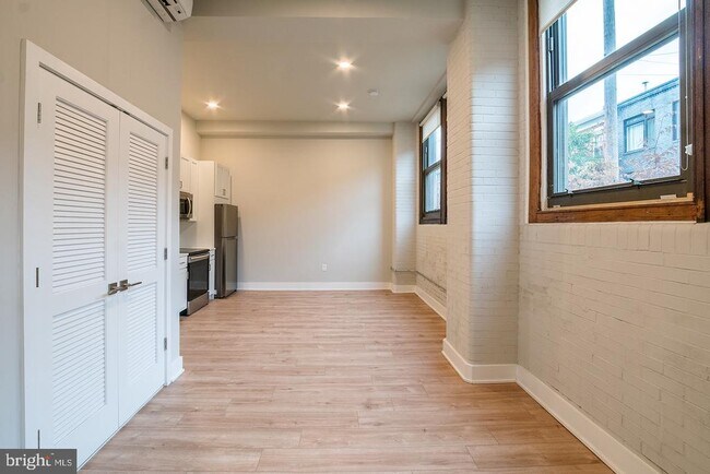 Building Photo - 1300 S 19th St