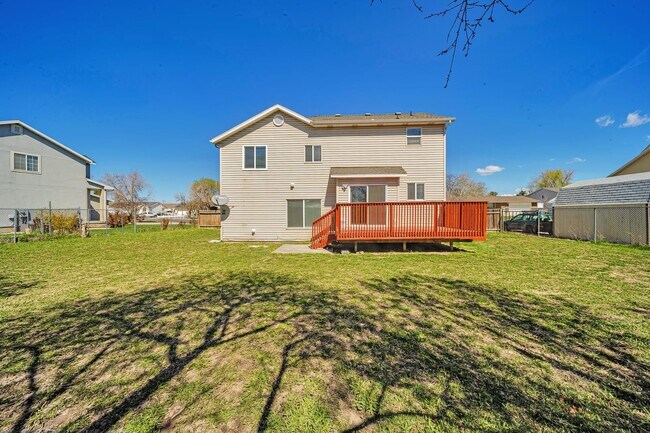 Building Photo - 2255 Red Robin Rd