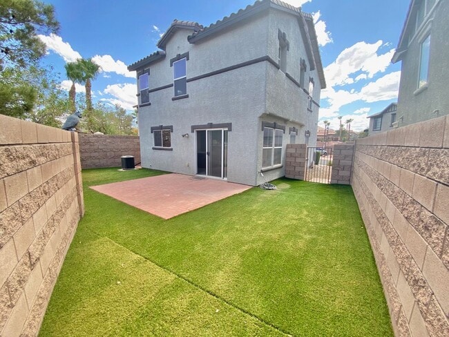 Building Photo - STUNNING 2 STORY HOME 3 BEDROOM 2.5 BATH W/ ONE CAR GARAGE IN A GATED COMMUNITY!