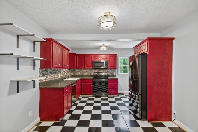Building Photo - 4 Bedroom Rental