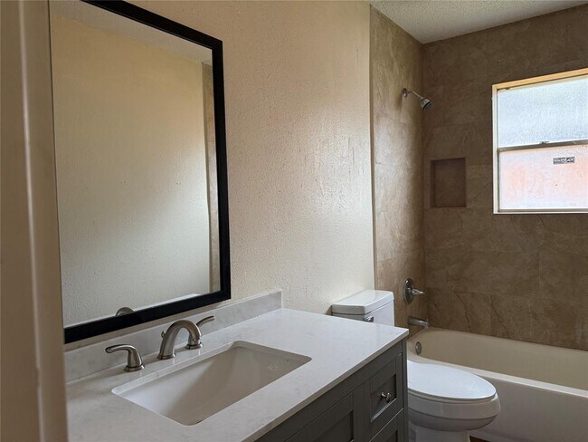 Building Photo - 451 Oakdale Dr