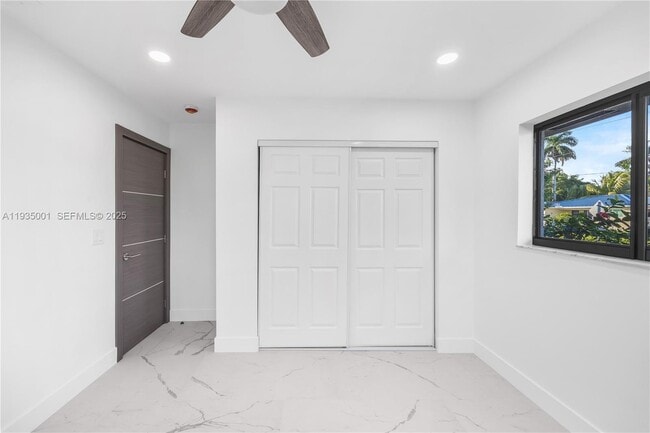 Building Photo - 218 SE 2nd St