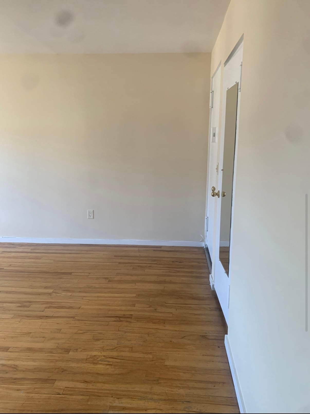 Building Photo - 324 Strawberry Hill Ave