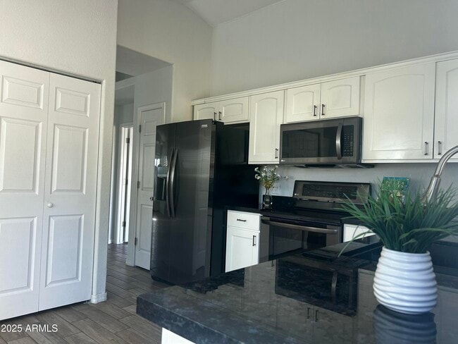 Building Photo - 4020 W Chama Dr