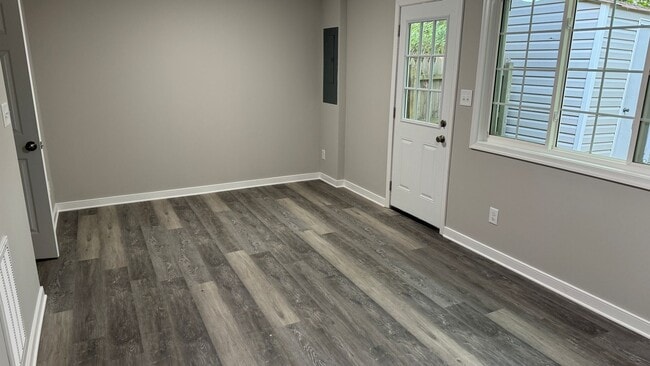Building Photo - Town Home in Greenaire Woods