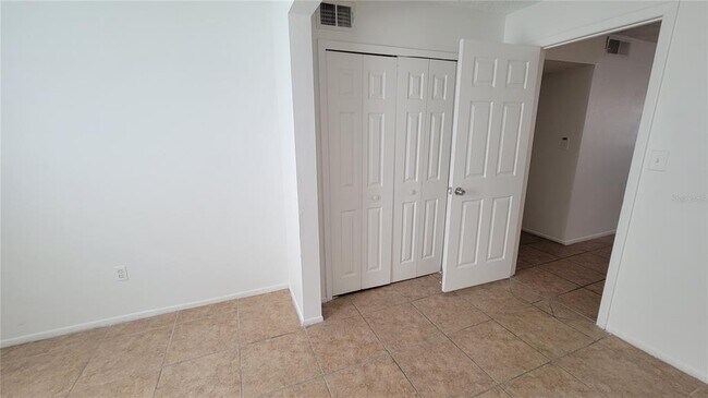 Building Photo - 826 Sky Lake Cir