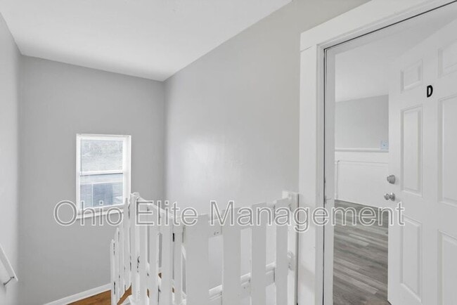 Building Photo - 987 Lilley Ave