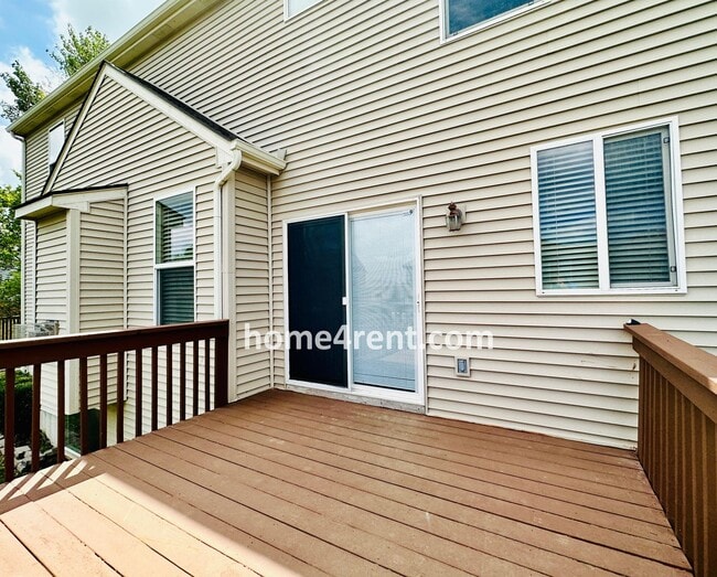 Building Photo - 8719 Dunraven St