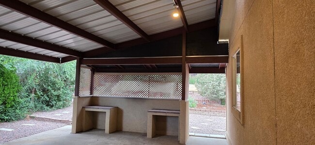 Building Photo - Stunning 4-bedroom, 2.5-bathroom home near...