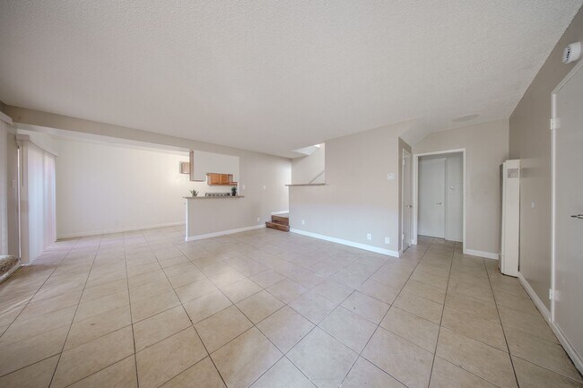 Building Photo - 2617-2619 E 17th St