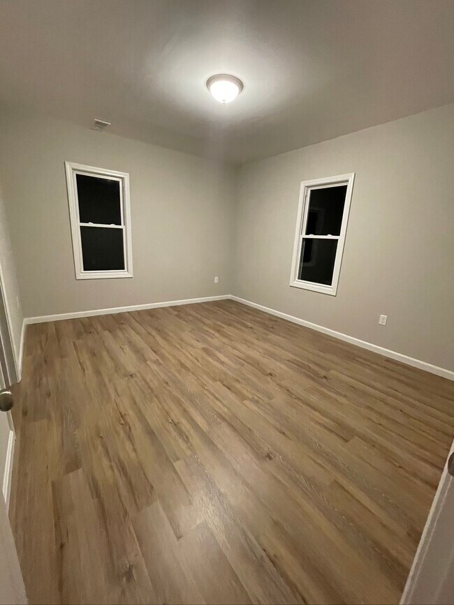 Second Floor Master Bedroom - 42 Gates St