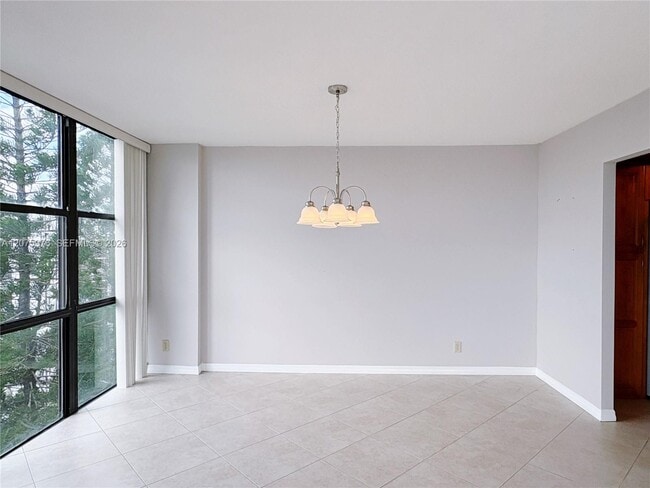 Building Photo - 800 Parkview Dr