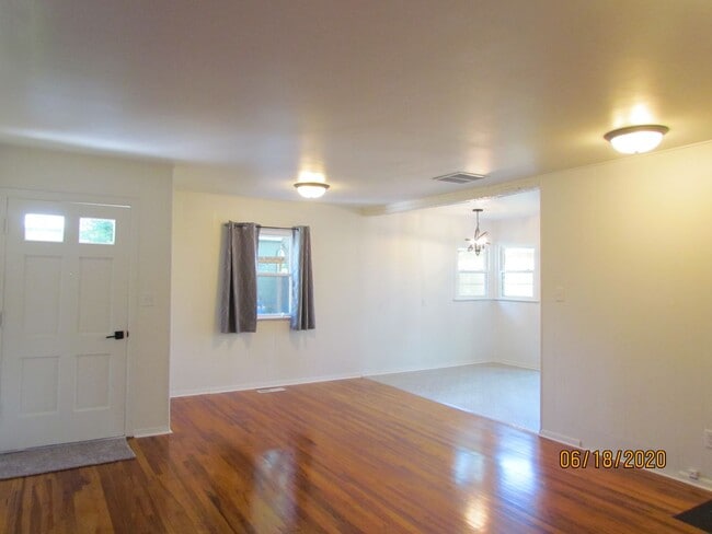 Building Photo - Roommate Needed for 3 Bed Home Close to Bo...