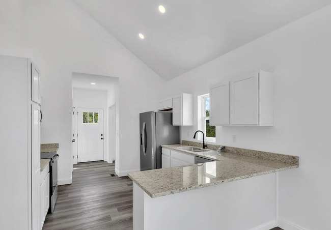 Building Photo - OPEN CONCEPT LIVING!!