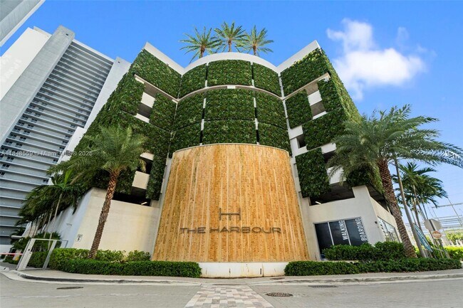 Primary Photo - 16385 Biscayne Blvd