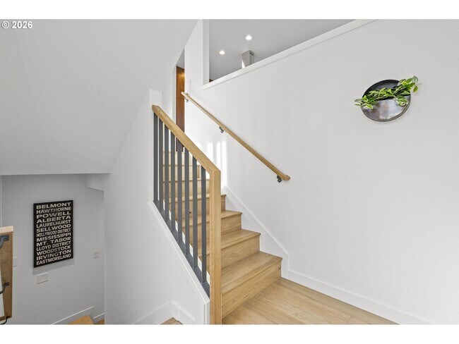 Building Photo - BRAND NEW stylish and modern Mt. Tabor stunner! Available Now!!
