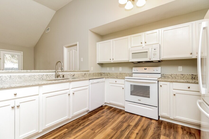 Building Photo - 1339 Macduff Dr