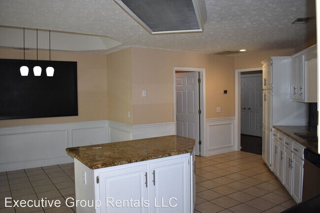 Building Photo - 4 br, 3.5 bath House - 8585 Midland Road