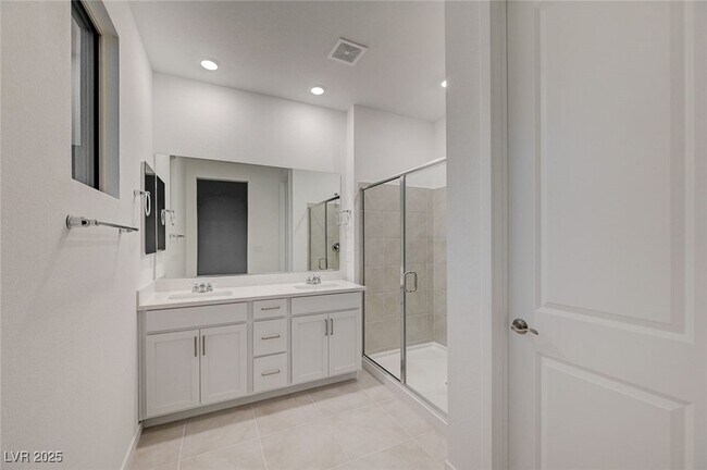 Building Photo - 2537 Monolith St