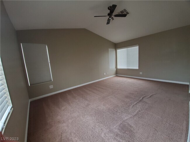 Building Photo - 9851 Altadena St