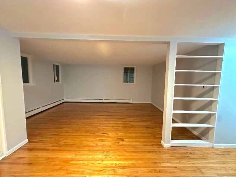 Building Photo - 504 Fountain St