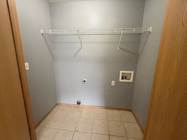 Building Photo - Charming 2 bedroom 2 bath duplex AVAILABLE NOW!