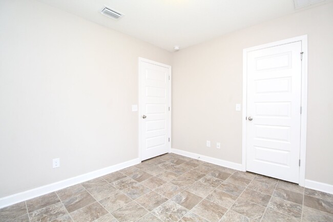 Building Photo - Move-In Ready 3BR/2BA Near NAS – Newer Con...