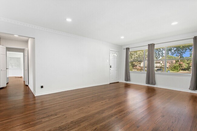 Building Photo - Lakewood Retreat with Stunning Blue Fair Lake Views