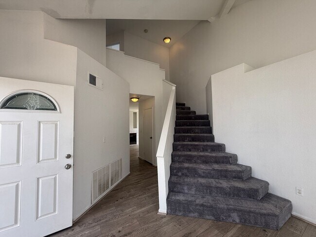 Building Photo - Lancaster 3 Bedroom + 3 Bathroom