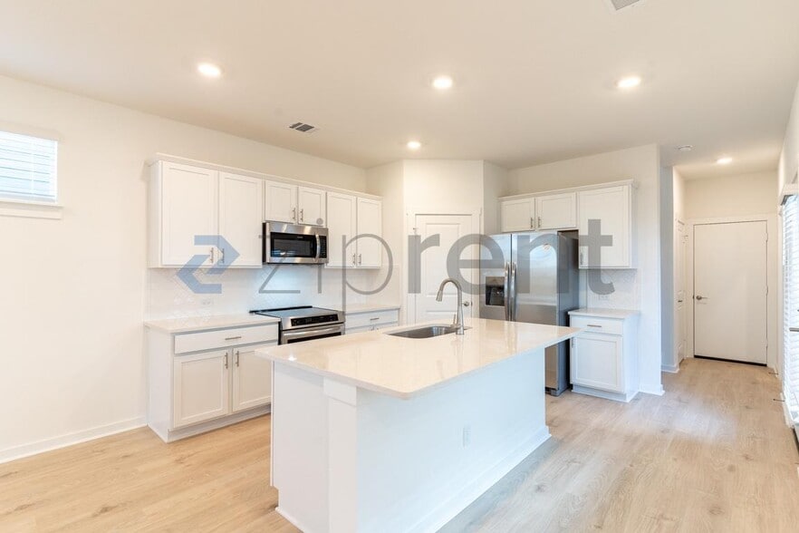 Building Photo - 2421 Wallin Bradley Dr