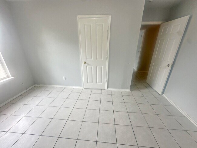 Building Photo - 1311 Hortencia Ave