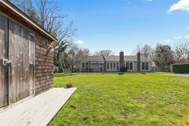 Building Photo - 15 Academy Ln