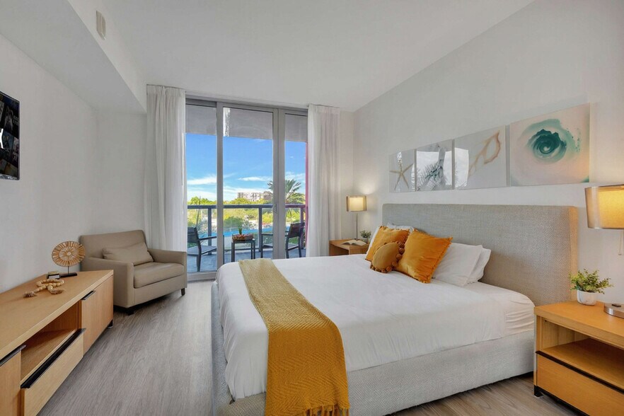 Building Photo - 2602 E Hallandale Beach Blvd