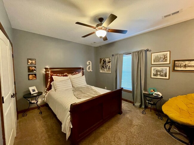 Building Photo - Executive Level Rental on the West Side of...